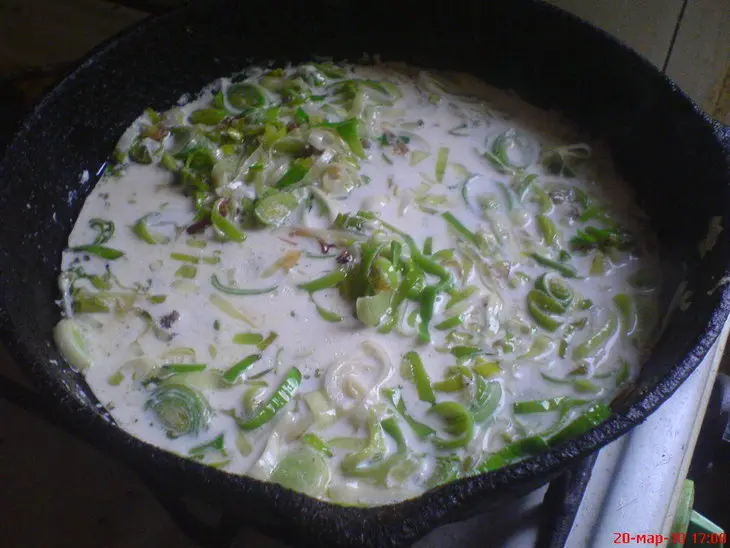 Мясной пирог с луком-пореем: шаг 7