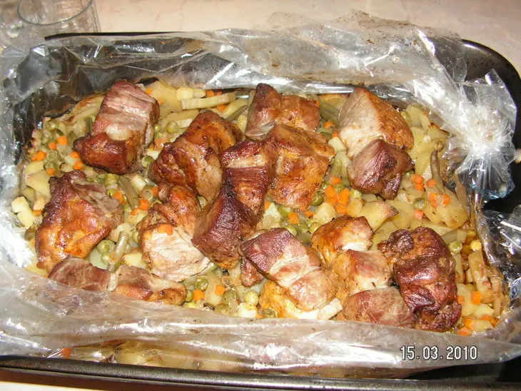 Мясо с овощами в рукаве: шаг 1