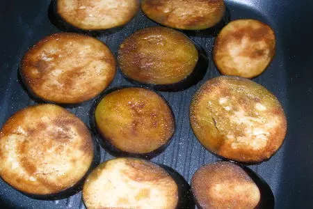 Теплый салат с баклажанами, макаронами и грибами (вкусный, полноценный ужин): шаг 5