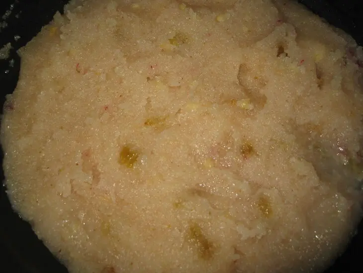 Халва манная с орешками и изюмом.: шаг 2
