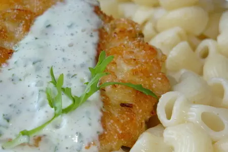 "подкопченые" куриные оладьи с соусом: шаг 6