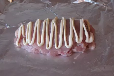 Куриный рулет с творогом и сыром: шаг 2