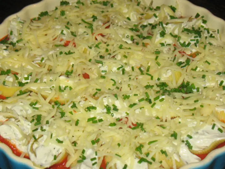Conchiglione (ракушки) с начинкой из творожного сыра с томатным соусом,запечёные в духовке: шаг 6