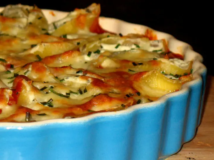 Conchiglione (ракушки) с начинкой из творожного сыра с томатным соусом,запечёные в духовке: шаг 8