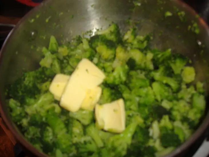 Запеканка из брокколи с чесночным соусом: шаг 2