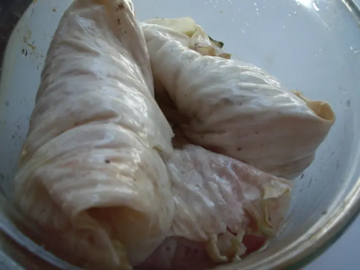 Куриные ножки в листьях квашеной капусты: шаг 3
