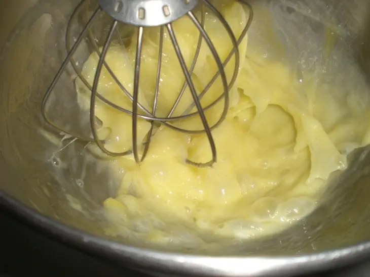Воздушные маффины с шоколадом и орехами и мацовой мукой: шаг 3