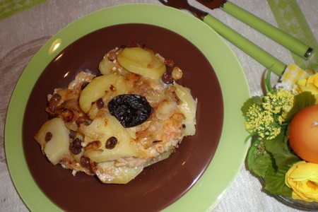Отбивные в шубке, запеченные с картофелем, черносливом и изюмом: шаг 9