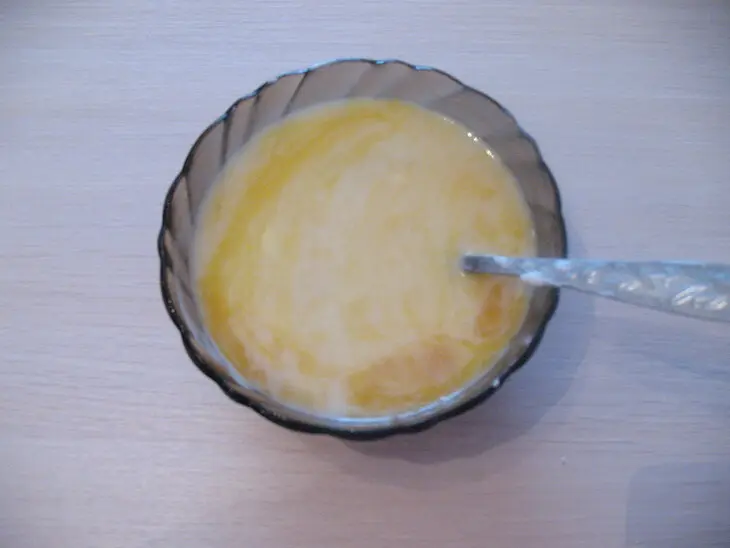 Медовая коврижка с черной смородиной: шаг 3