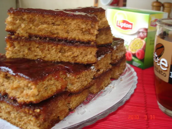 Пряничные пирожные с джемом из красной смородины: шаг 8