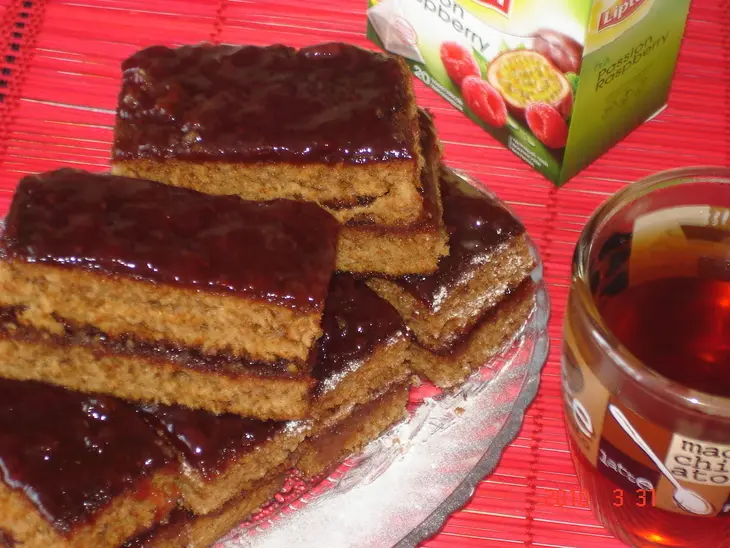 Пряничные пирожные с джемом из красной смородины: шаг 9