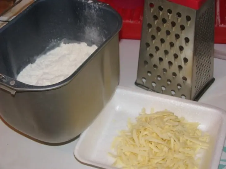 Хлеб в хп с сыром и кунжутом: шаг 1