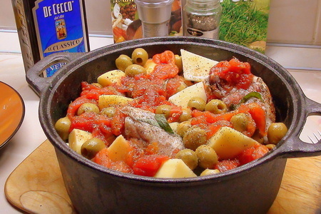 Курочка с картошечкой, тушённая почти в печи, с оливками и помидорами.: шаг 6