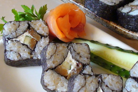 Ролл «мозаика». суши-трюфели. быстрые рулетики с сёмгой и икрой. нигири-суши с килькой.: шаг 9