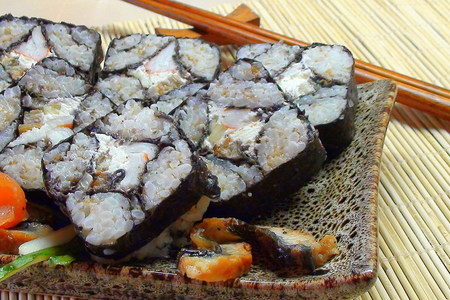 Ролл «мозаика». суши-трюфели. быстрые рулетики с сёмгой и икрой. нигири-суши с килькой.: шаг 10