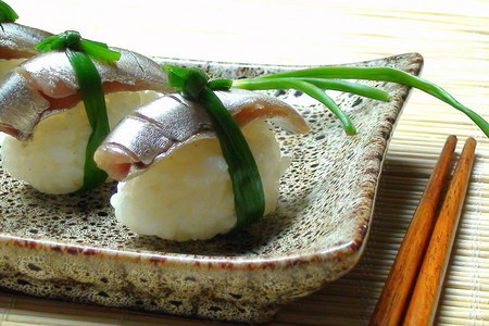 Ролл «мозаика». суши-трюфели. быстрые рулетики с сёмгой и икрой. нигири-суши с килькой.: шаг 18