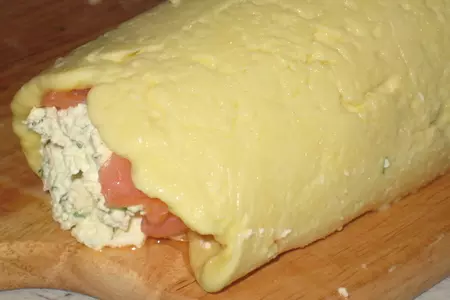 Сырный рулет с семгой и творожным кремом.: шаг 3