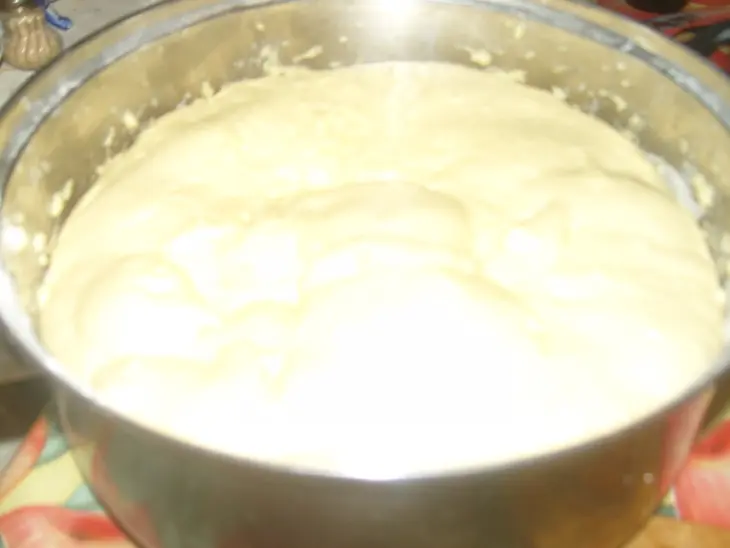 Кулич  с орехами и курагой: шаг 1