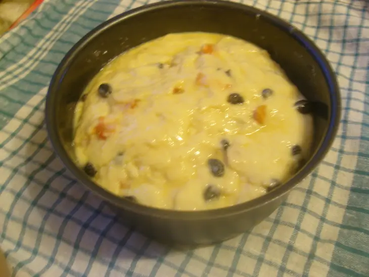 Кулич  с орехами и курагой: шаг 3