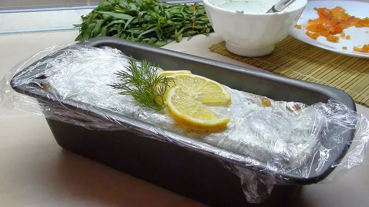 Холодная рыбная лазанья с икрой, творогом и зеленью.: шаг 7