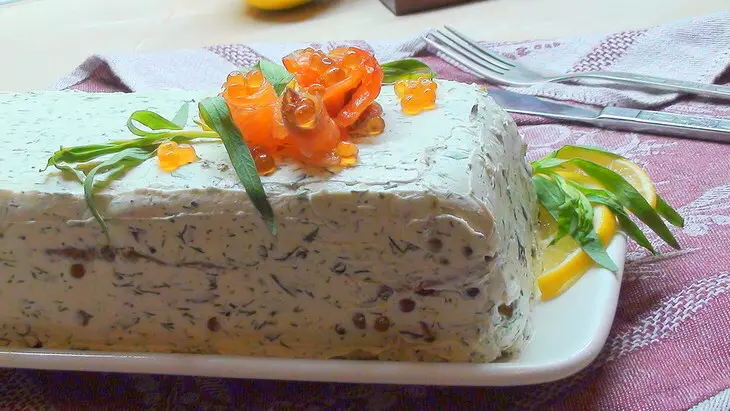 Холодная рыбная лазанья с икрой, творогом и зеленью.: шаг 8