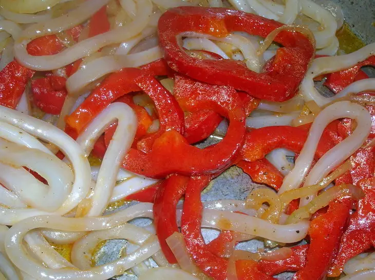 Кальмары с овощами ( и как салат, и как основное блюдо): шаг 3