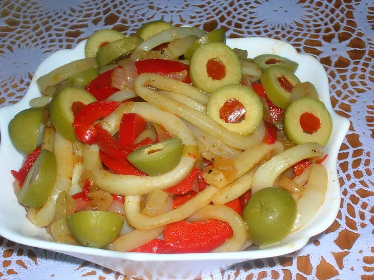 Кальмары с овощами ( и как салат, и как основное блюдо): шаг 4