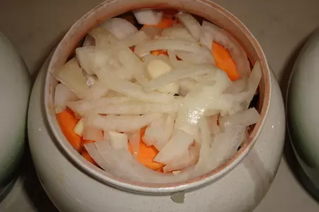 Мясо с черносливом в горшочке: шаг 4