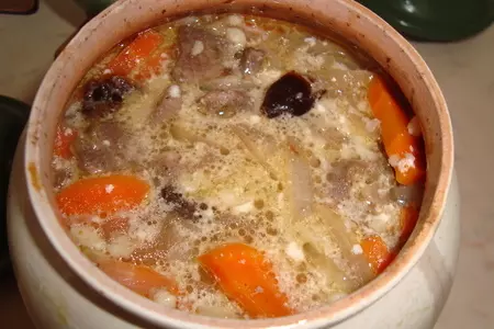 Мясо с черносливом в горшочке: шаг 6
