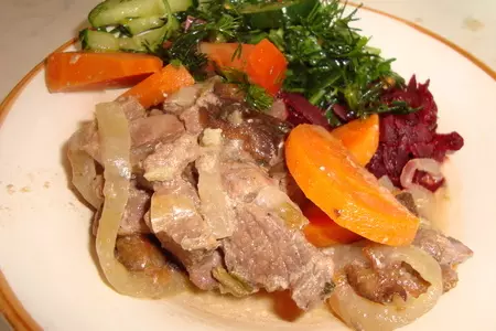 Мясо с черносливом в горшочке: шаг 7