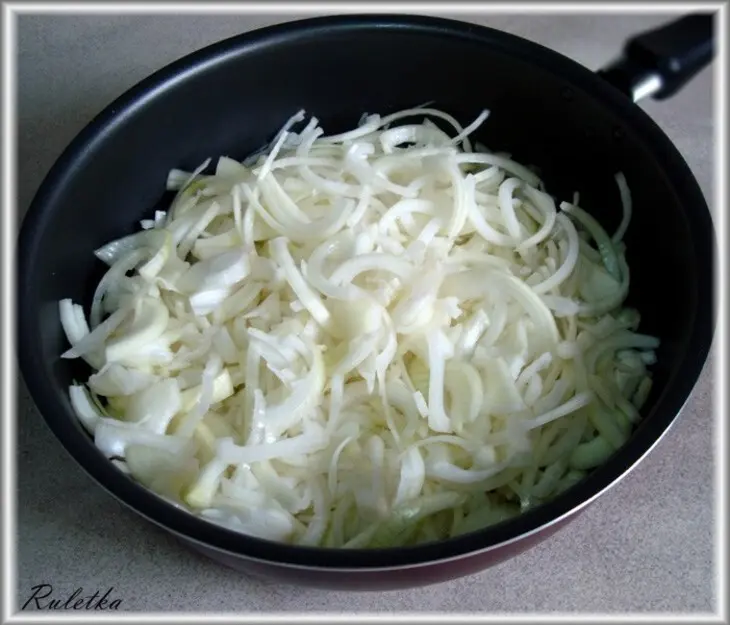 Луковый киш с грудинкой.: шаг 4
