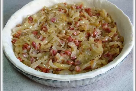 Луковый киш с грудинкой.: шаг 11