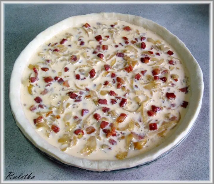 Луковый киш с грудинкой.: шаг 12