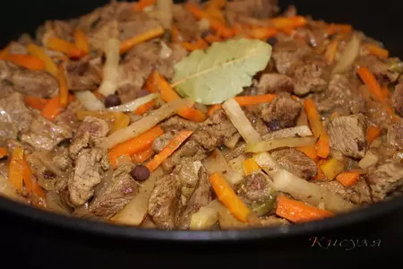 Азу с редькой и солёными огурцами: шаг 3