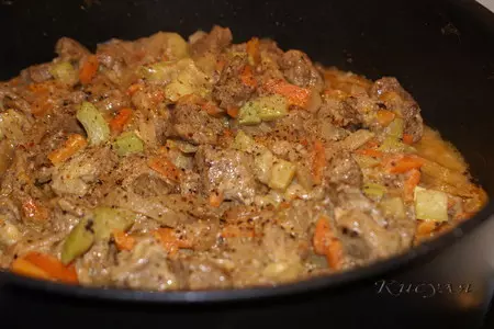 Азу с редькой и солёными огурцами: шаг 5