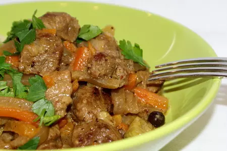 Азу с редькой и солёными огурцами: шаг 7