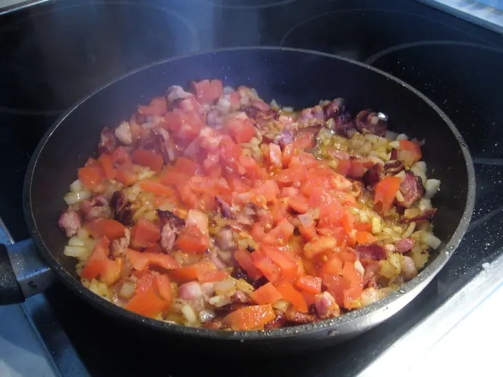 Фасоль, запеченная с яйцами: шаг 3