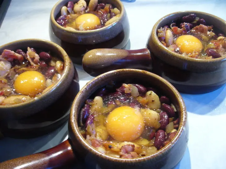 Фасоль, запеченная с яйцами: шаг 5