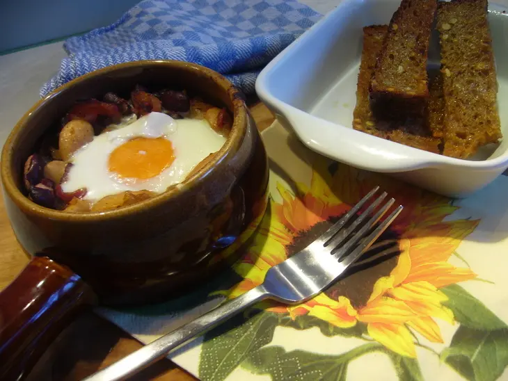 Фасоль, запеченная с яйцами: шаг 7