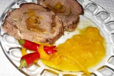Мясной рулет с яблочно-изюмовой начинкой: шаг 7