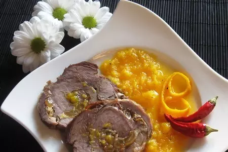 Мясной рулет с яблочно-изюмовой начинкой: шаг 8