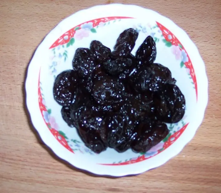 Чернослив с орешками: шаг 3