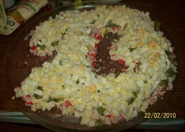 Салат к шампанскому и украшение салата.: шаг 3