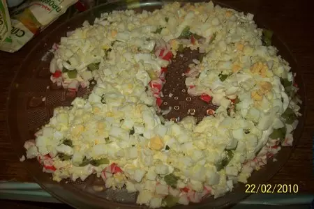 Салат к шампанскому и украшение салата.: шаг 3