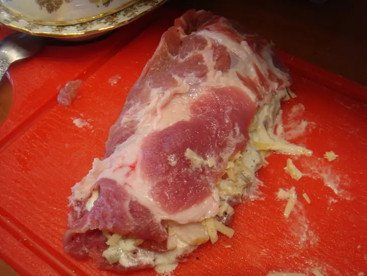 Мясной рулетик с грибным соусом: шаг 5