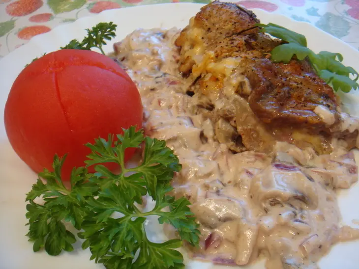 Мясной рулетик с грибным соусом: шаг 8