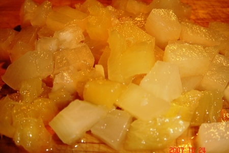 Салат сырный с ананасами: шаг 2