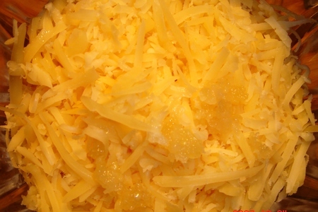 Салат сырный с ананасами: шаг 3