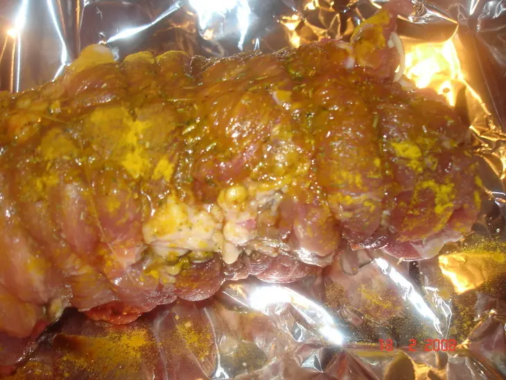 Свиной рулет с грибами и каперсами: шаг 3