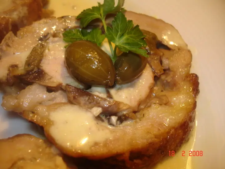 Свиной рулет с грибами и каперсами: шаг 4